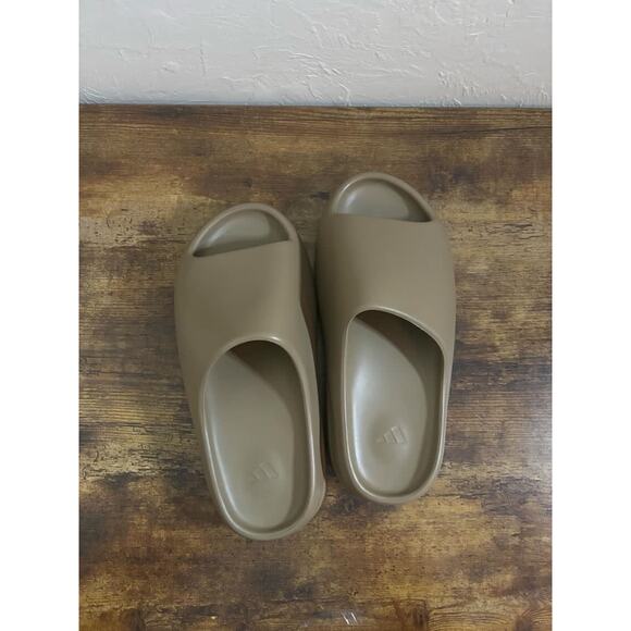 Men’s Size 12 Adidas Yeezy Earth Brown slide - Picture 7 of 7